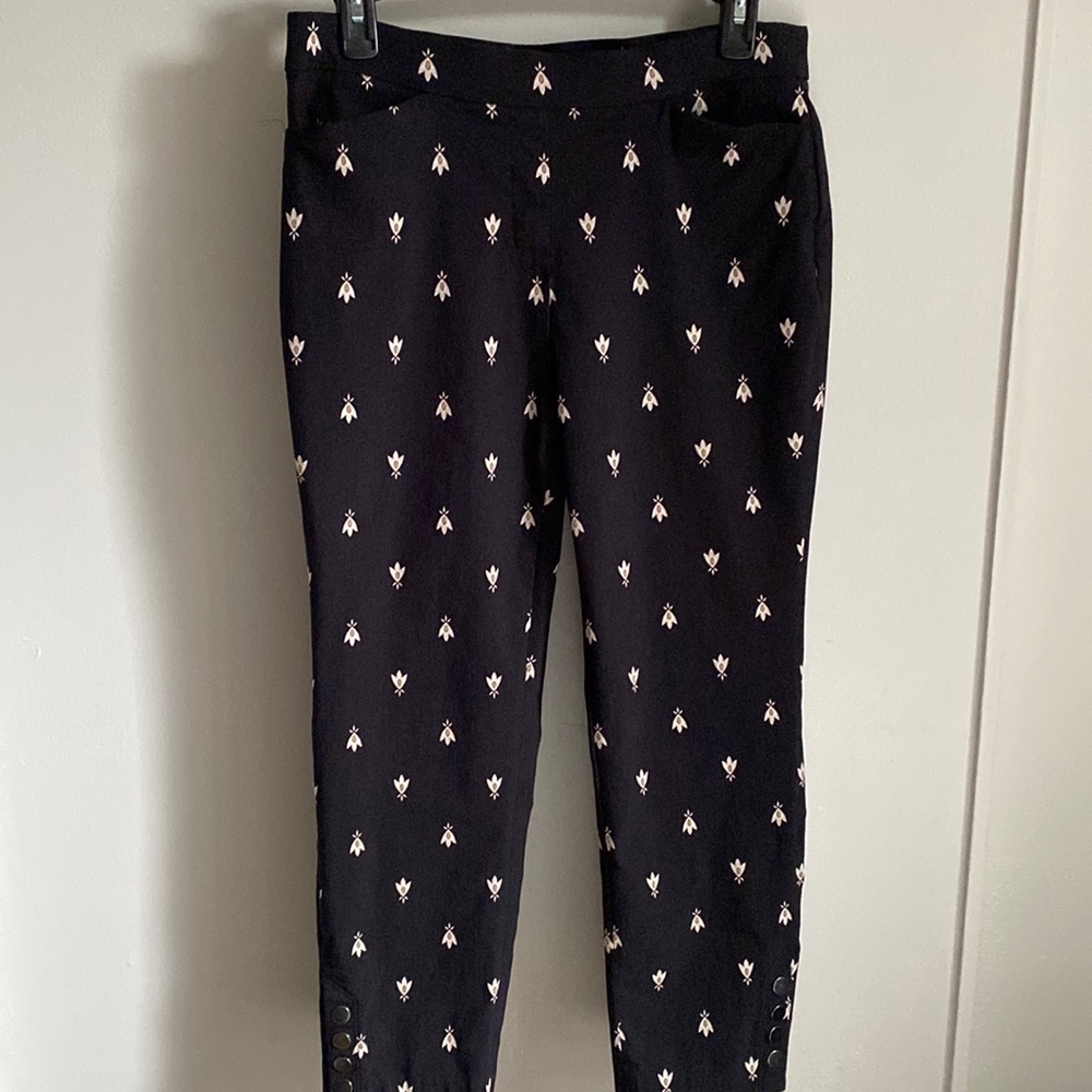 Liz Claiborne Career Classic Black Floral Ankle Crip Capri Pull On Style Pant